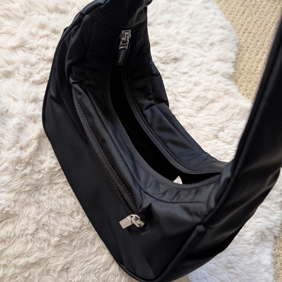 Black Lululemon 4L Mini Shoulder Bag - Picture 9 of 14